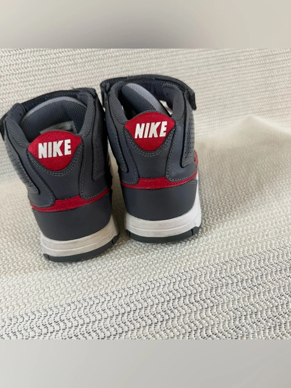 Nike 6.0 Mogan Mid 2 Kids Size 6Y Gray Red High Top Skate Shoes 407716-060